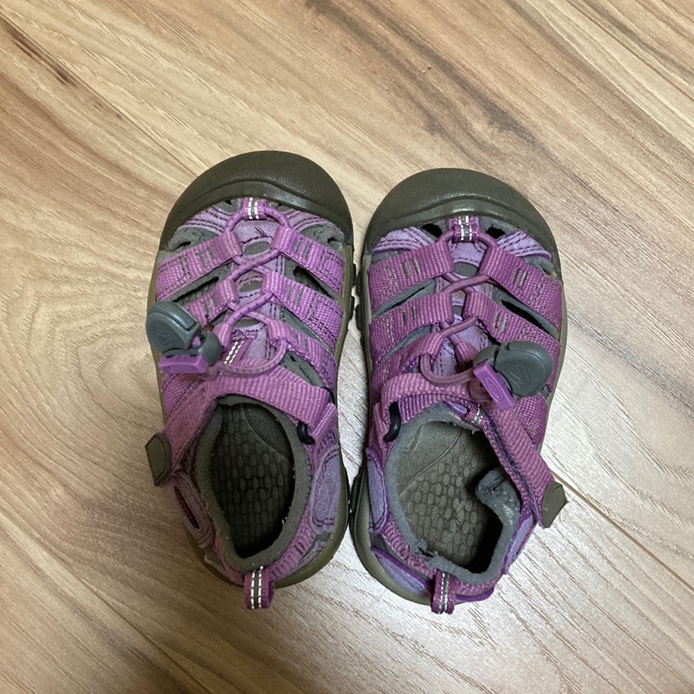 KEEN Newport Youth Purple Hiking Sandals - Size 8